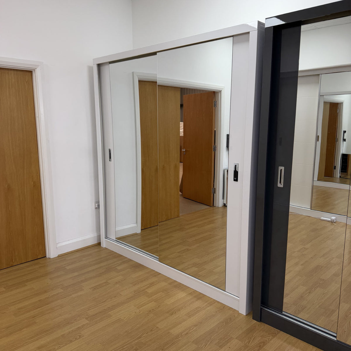 Chicago 2.0 High Gloss Mirrored Sliding Wardrobe