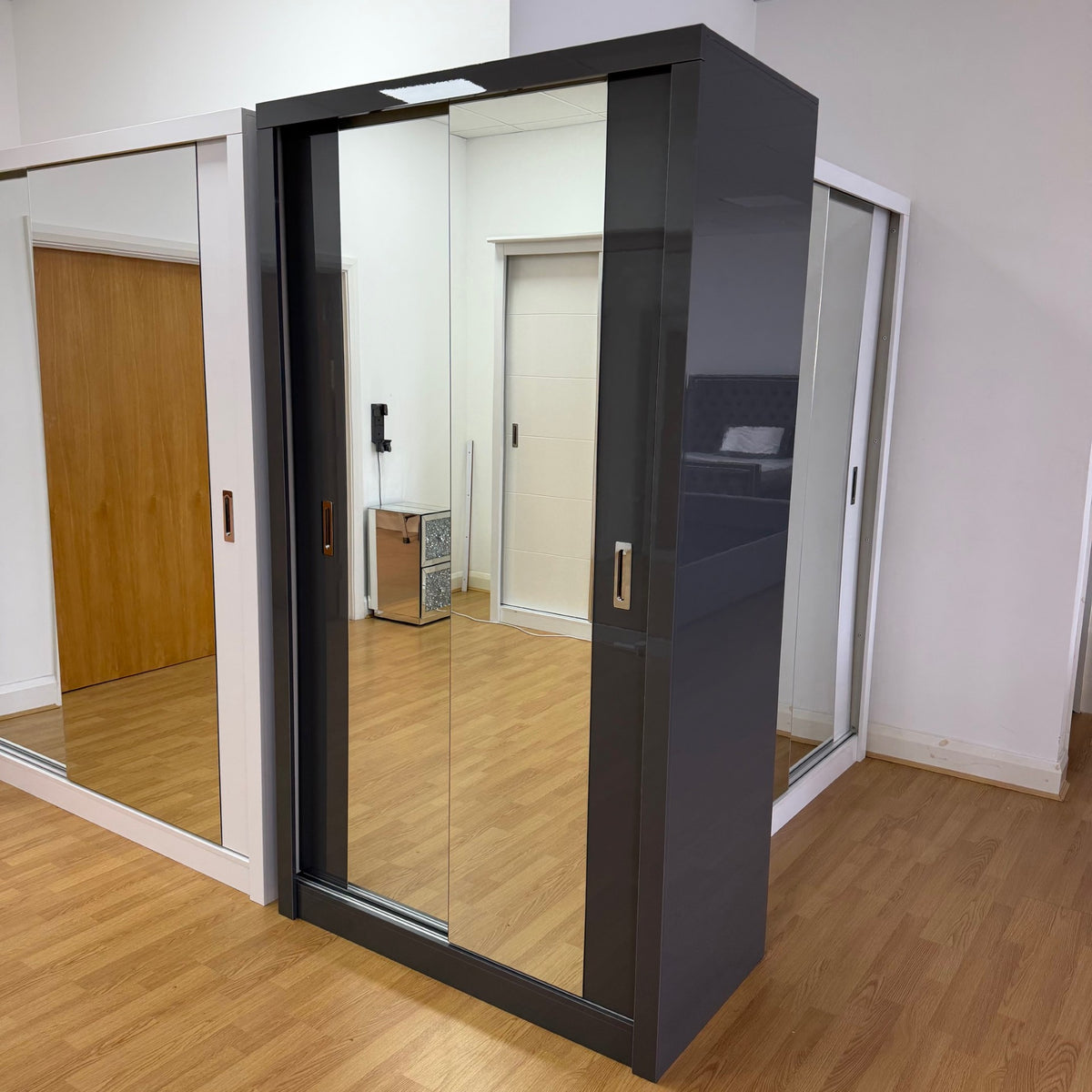 Chicago 2.0 High Gloss Mirrored Sliding Wardrobe