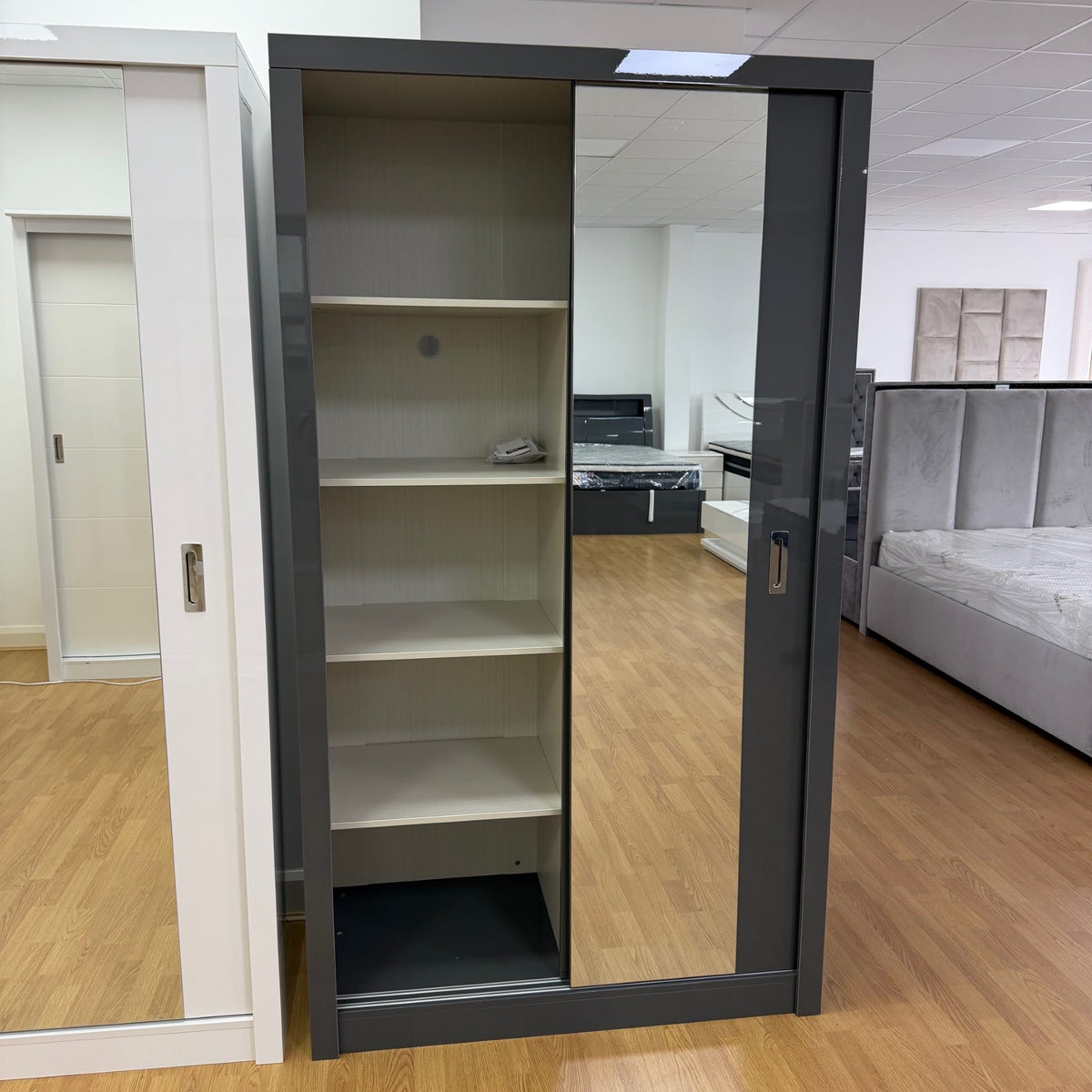 Chicago 2.0 High Gloss Mirrored Sliding Wardrobe